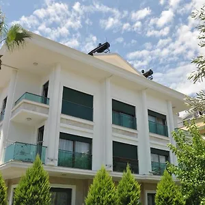 X Apartahotel